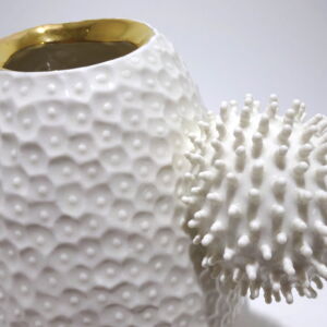 Close-Up-Ikuko-Iwamoto-Nucleous-Pofu-Vase-White