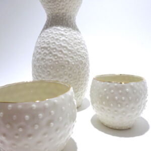 Close-Up-Ikuko-Iwamoto-Nucleolus-Sake-Set-White
