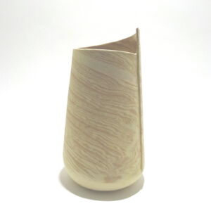 JUC003 WHITE SALMON STRATA VASE DETAIL