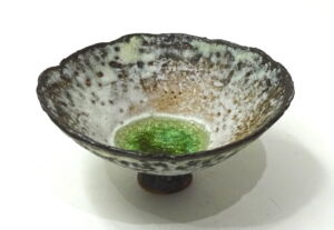 JUOS005-Julie-OSullivan-Pinch-Pot-w-Sea-Glass-Foot-Ring-5