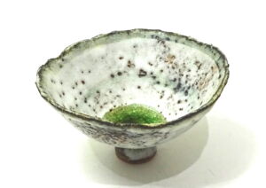 JUOS006-Julie-OSullivan-Pinch-Pot-w-Sea-Grass-Foot-Ring-6