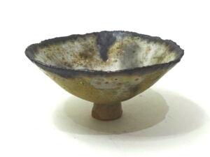 JUOS015-Julie-OSullivan-Pinch-Pot-w-Copper Manganese-w-Foot-Ring