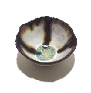 JUOS019 Julie O Sullivan Pinch Pot w Sea Glass