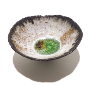 JUOS022 Julie O Sullivan Pinch Pot w Sea Glass Foot Ring