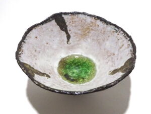 JUOS027 Julie O Sullivan Pinch Pot w Sea Glass Foot Ring