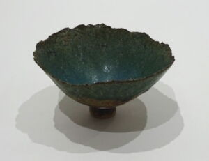 JUOS031 Julie O Sullivan Matt Green Pinch Pot w Foot Ring