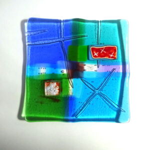 Above-Kim-Bramley-Red-Stars-Tapestry-Dish