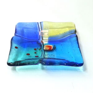 KIB007-Kim-Bramley-12x12cm-Tapestery-Land-Plate-Blue-Red-Spots