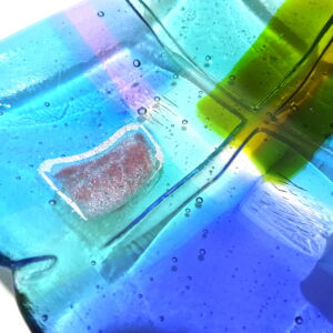 Close-Up-Kim-Bramley-Transparent-Tapstry-Land-Plate