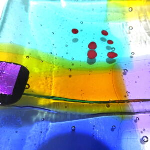 Close-Up-Kim-Bramley-Transparent-Tapstry-Land-Plate