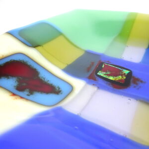 Close-Up-Kim-Bramley-Transparent-Tapstry-Land-Plate