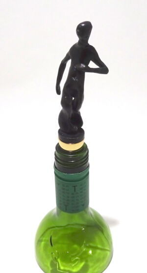 NID041-Nick-Davis-Hand-on-Heart-Man-Bottle-Stopper