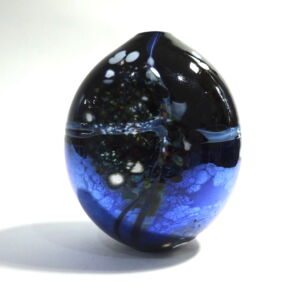 Front-Shakspeare-Glass-Lustre-Rocks-Medium-Closed-Blue