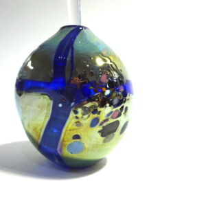 Close-Up-Shakspeare-Glass-Lustre-Rocks-Perfume-Bottle