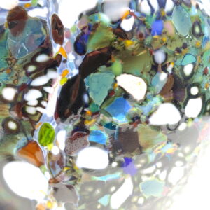 Close-Up-Shakspeare-Glass-Lustre-Rocks-Medium-Closed