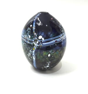 WS26-Shakspeare-Glass-Lustre-Rocks-Medium-Closed