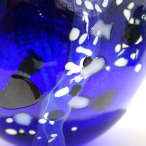 Close Up Shakspeare Glass Lustre Rocks Medium Closed