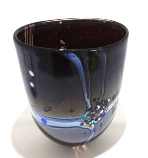 WS46 Shakspeare Glass Black Pebble X Large Open